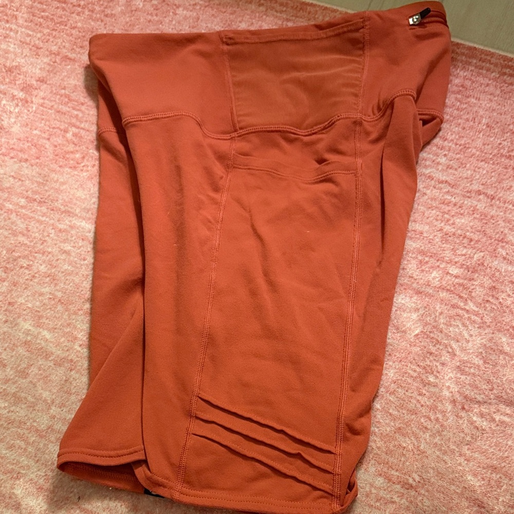 Oiselle Women's Rust Pocket Jogger Shorts - Picture 3 of 5
